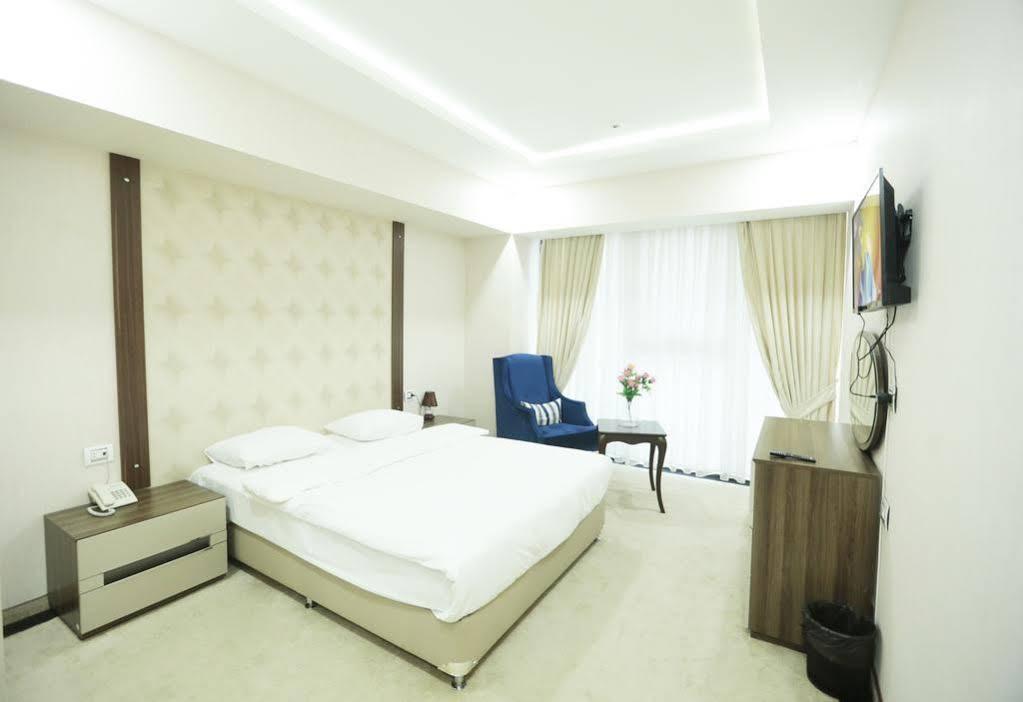 Continent Hotel Baku Exterior photo